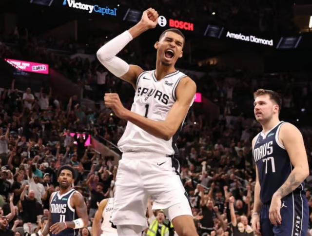 开云Kaiyun中国官网登录入口-文班首秀被犯规捆住手脚 15分5板2断不乏亮点