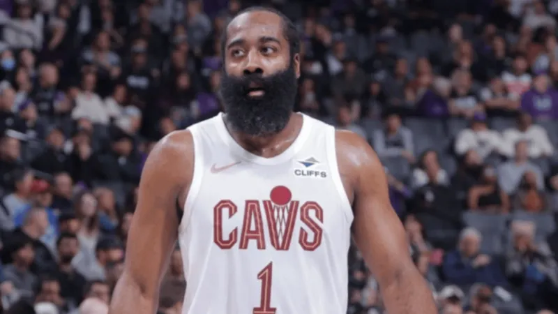 Kaiyun开云官方网站中国登录-哈登上半场13投仅3中，三分4中1得到7分2篮板2助攻